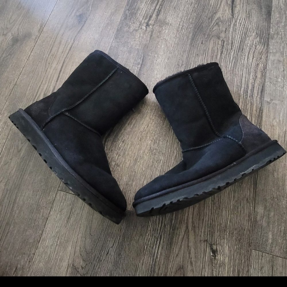 UGG women's Classic Short II